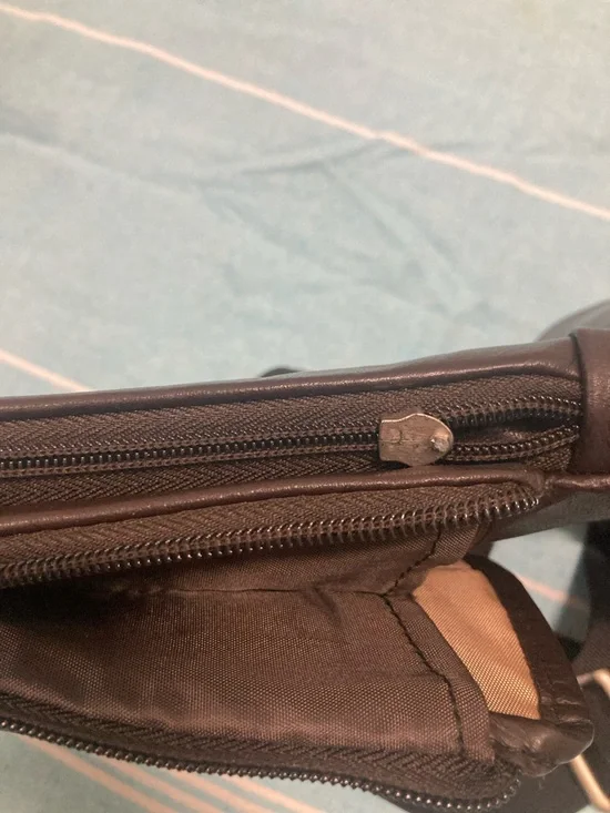 Classic Black Leather Crossbody Sling Bag for Men - Picture 5 of 8